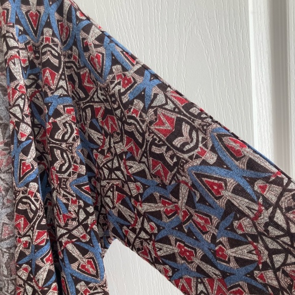 Euc size small sweater, cover lularoe - Picture 4 of 5